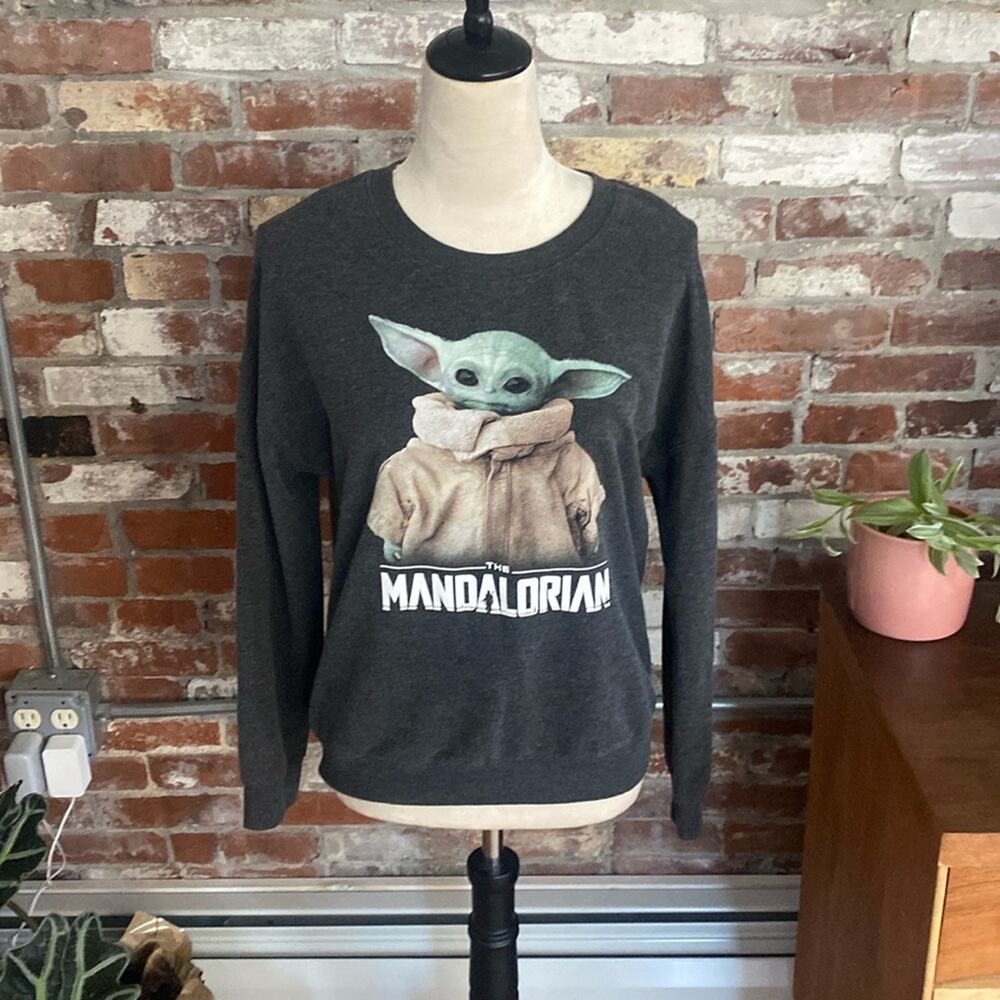 Star Wars Mandalorian Baby Yoda Gray Graphic Sweatshirt Size S
